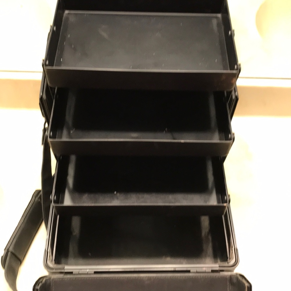 MAC makeup case discontinued 🔑 🔐 - Picture 6 of 8